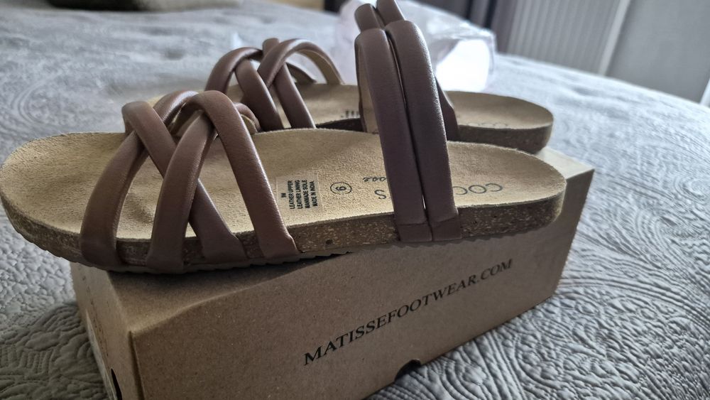 Шкіряні шльопанці, р.38. Нові