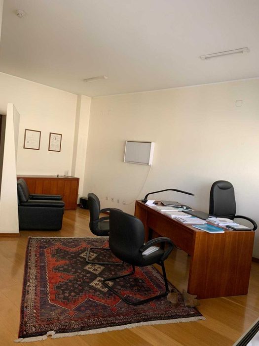 consultório médico escritório secretária cadeiras mesa marquise