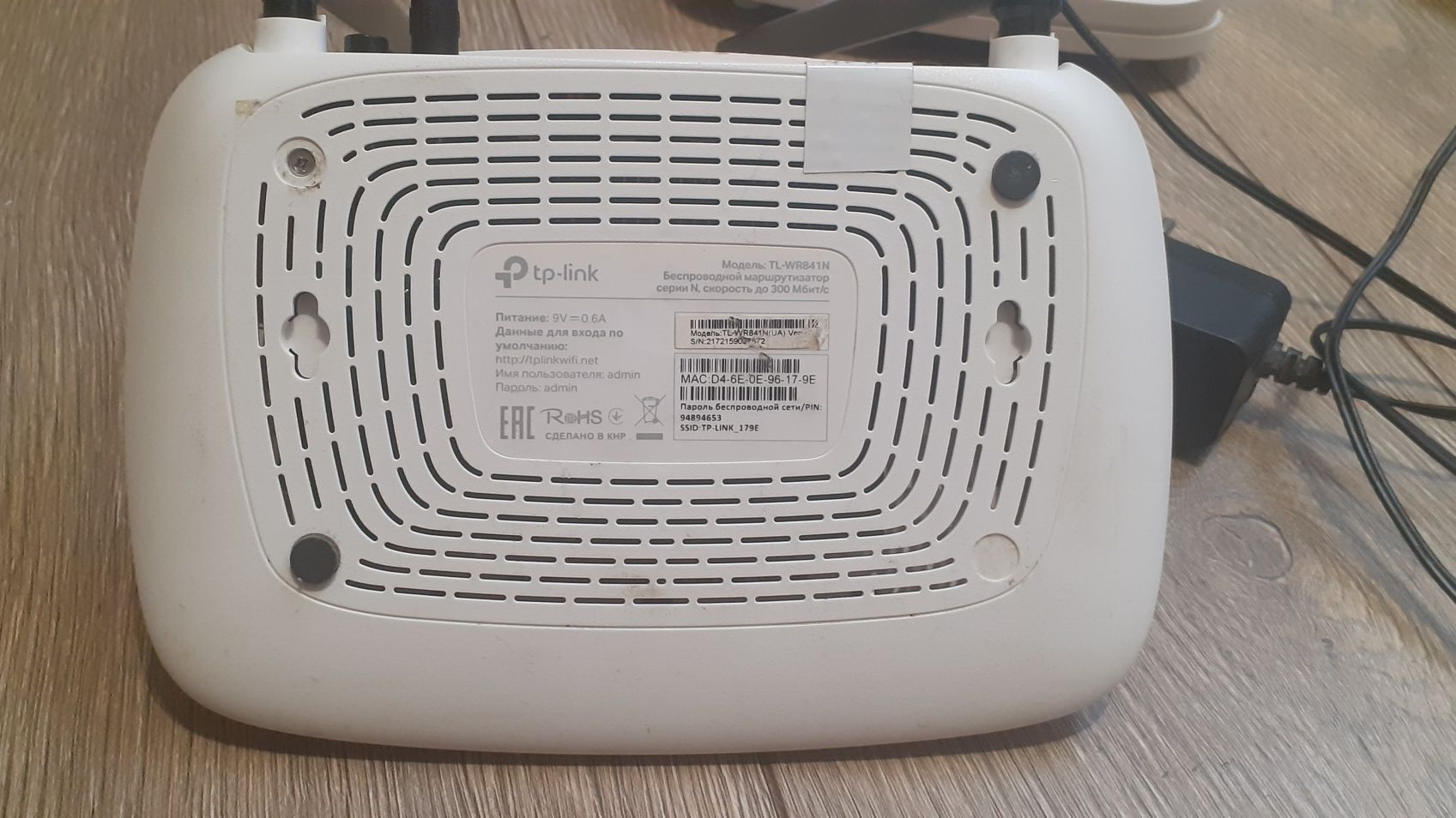 Продаю два роутери: TP‐Link WR841N, NetGearJDGN1000