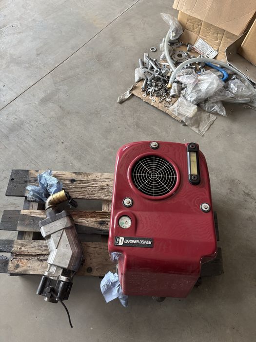 Охладитель масла і гідравлічний насос