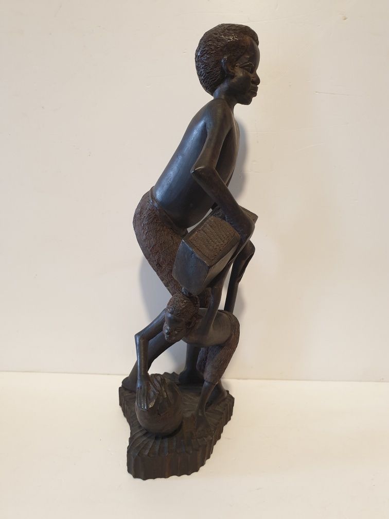 Antiga escultura africana em madeira exótica