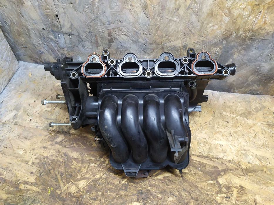 Впускний колектор  Мазда 3 1.6 Mazda 3 BK Z6