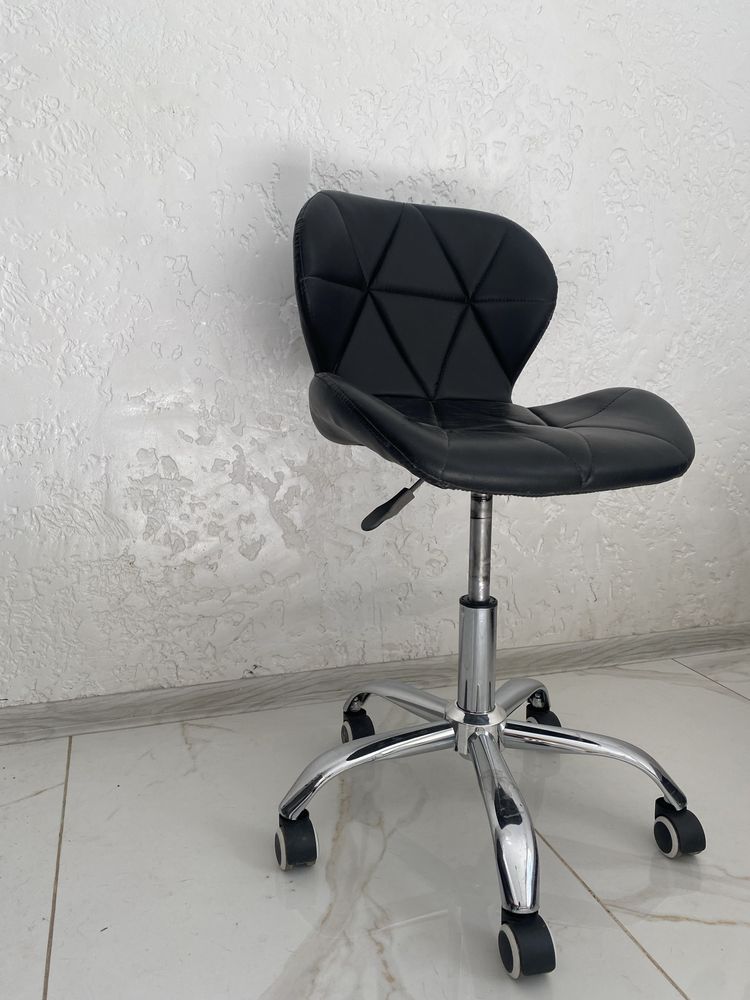 Кресло стул для мастера в кабинет