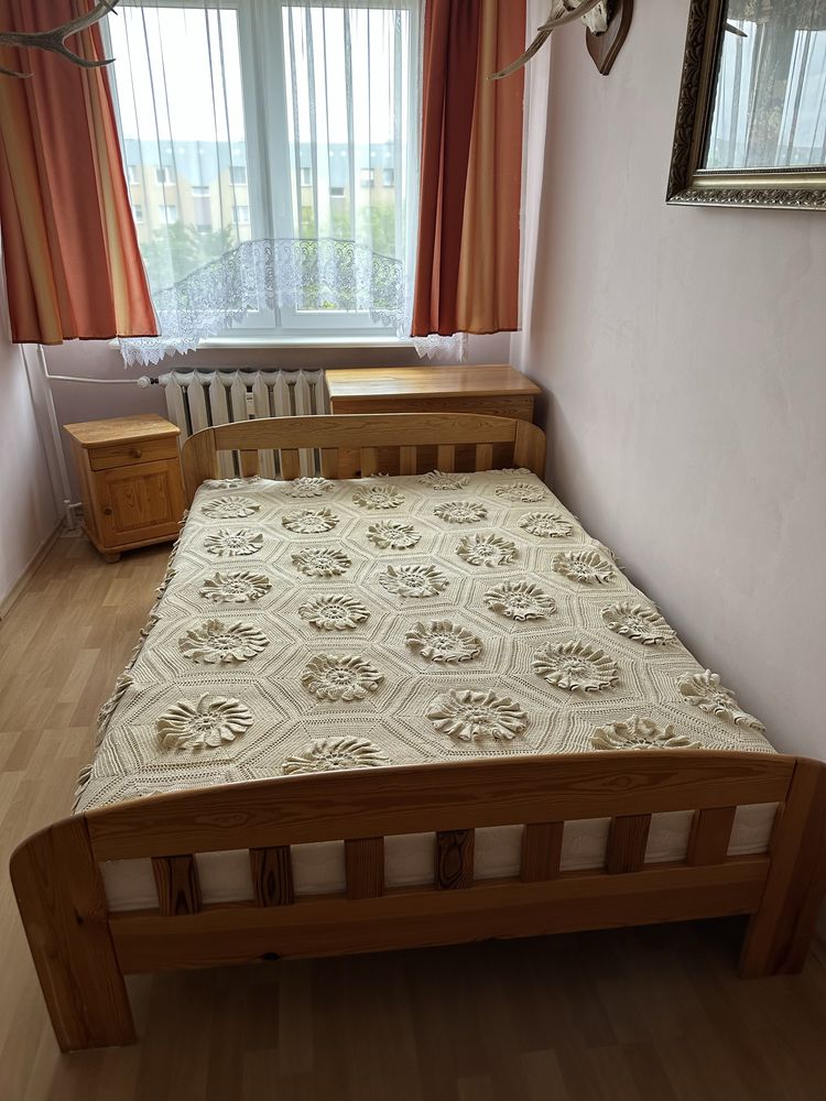 Szafka nocna sosnowa lakierowana