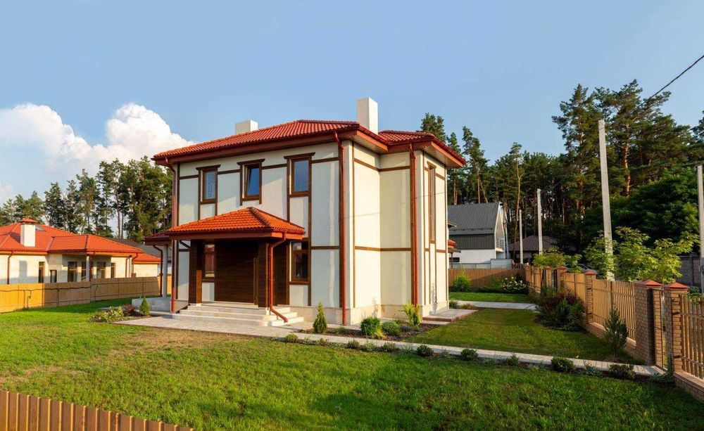 Двоповерховий будинок неподалік Бучанського парку