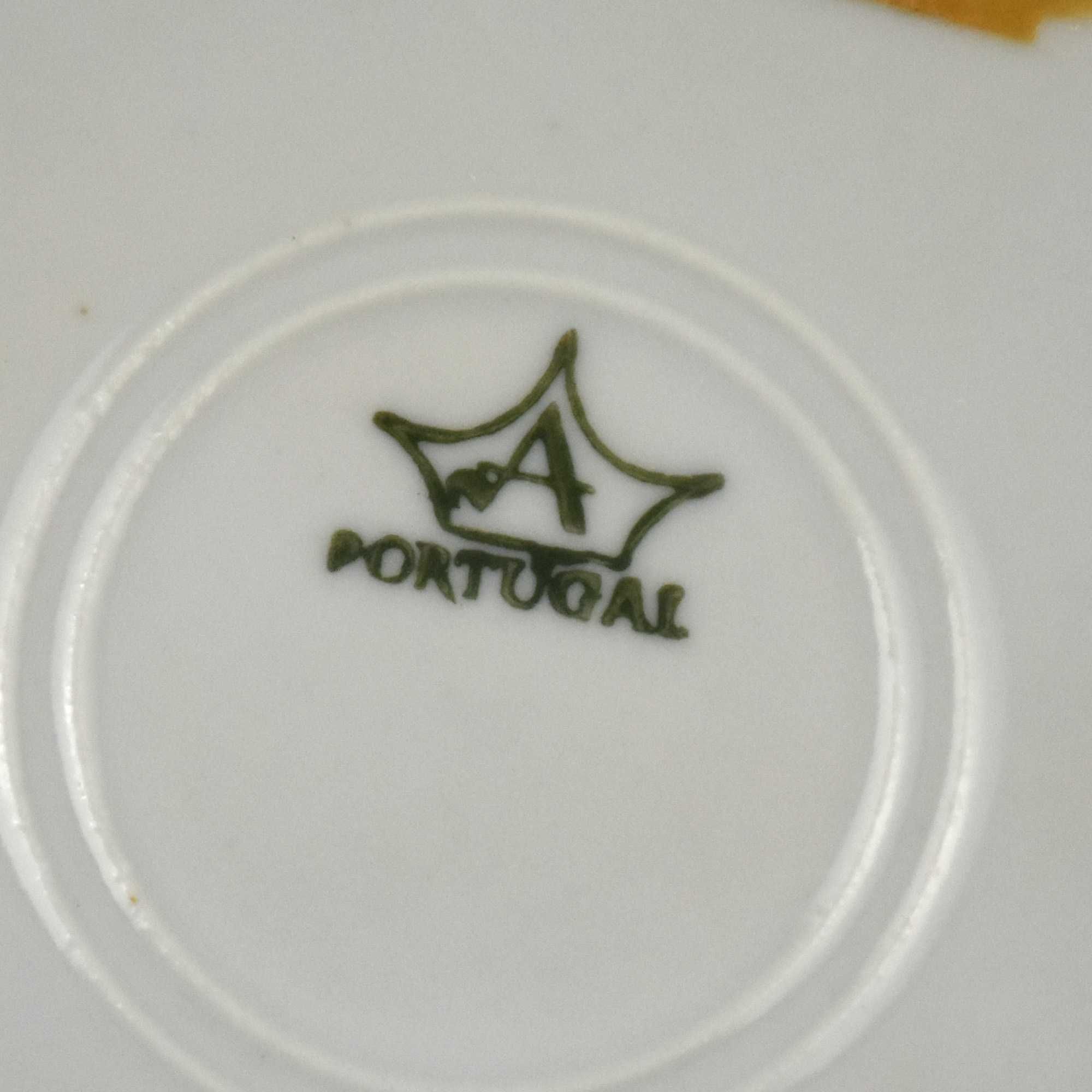 Prato porcelana Artibus ricamente decorado a ouro