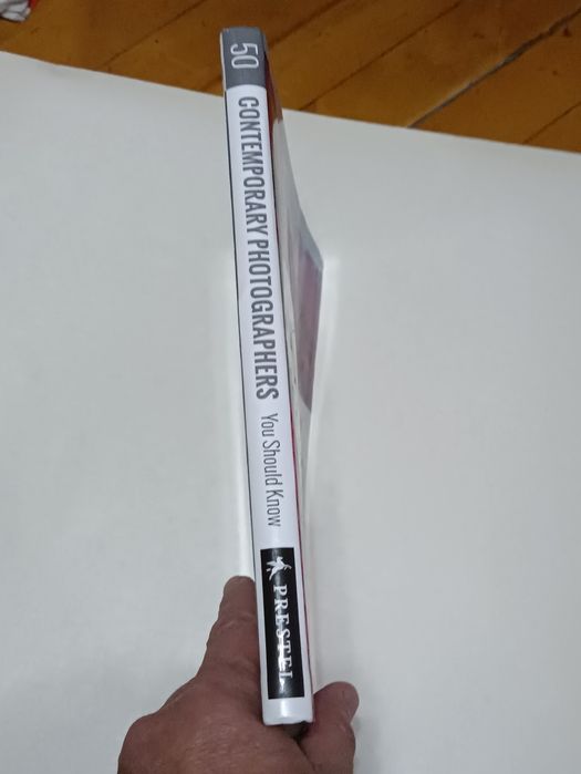Продам книгу " 50 сучасних фотографів "