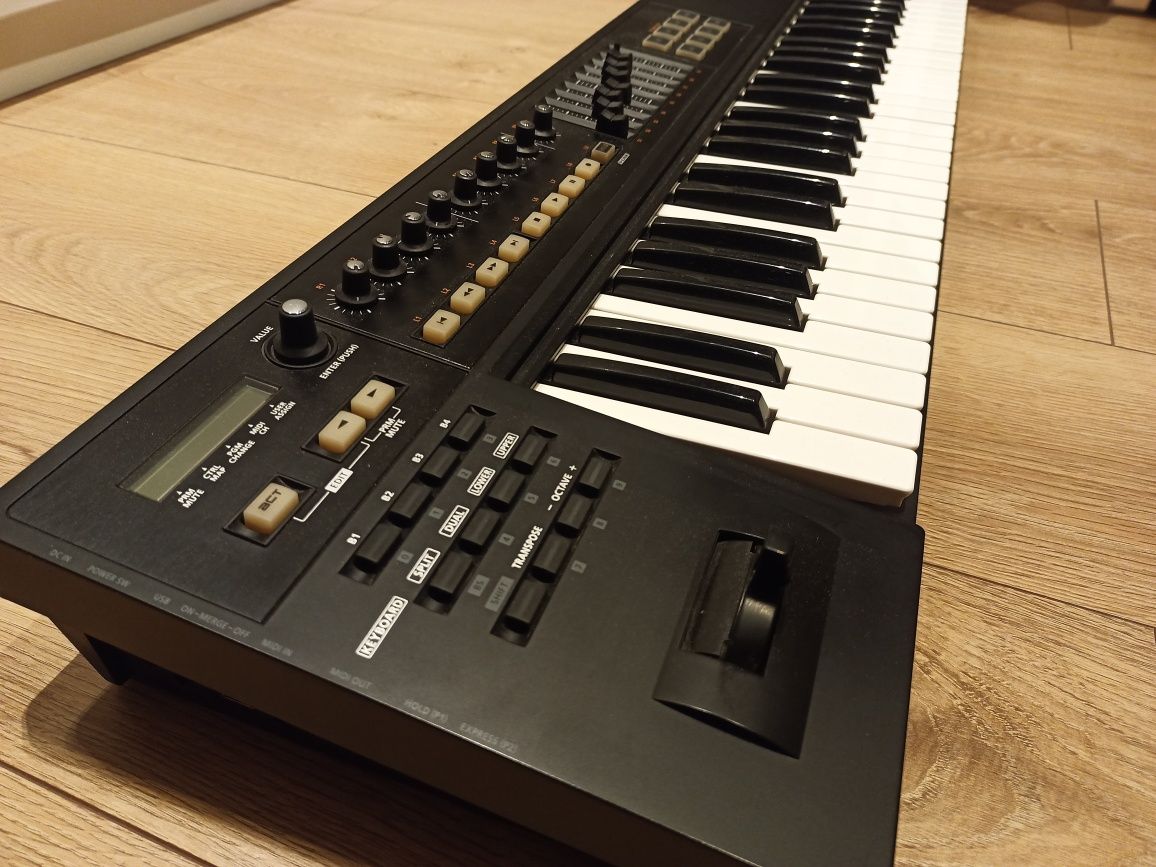 Midi-klawiatura Roland A-800pro. 61 klawiszy.