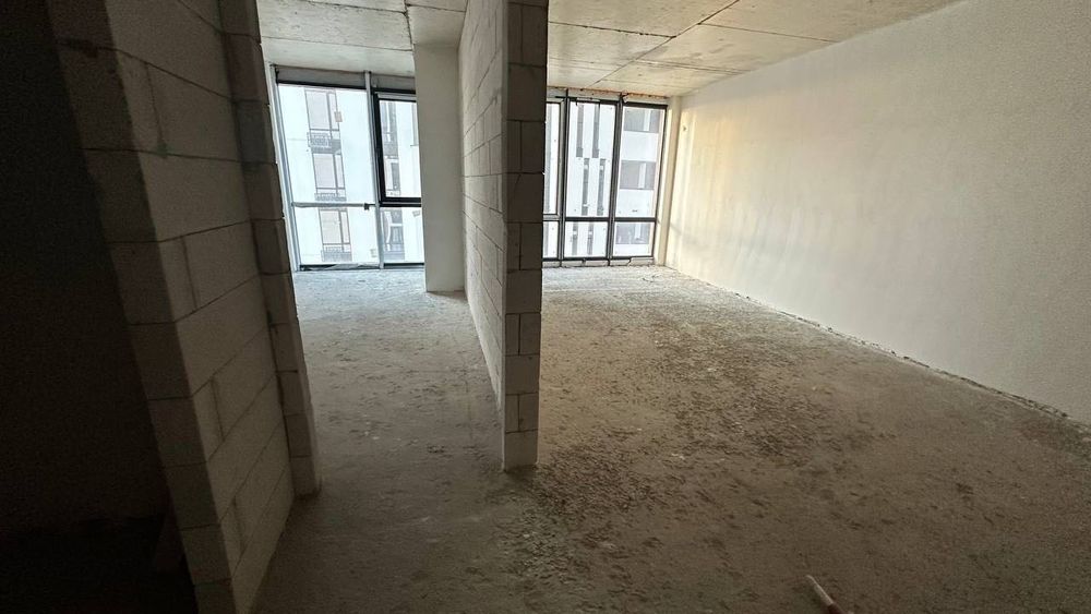 Продаж 1 км квартири в топовому ЖК поруч з озером