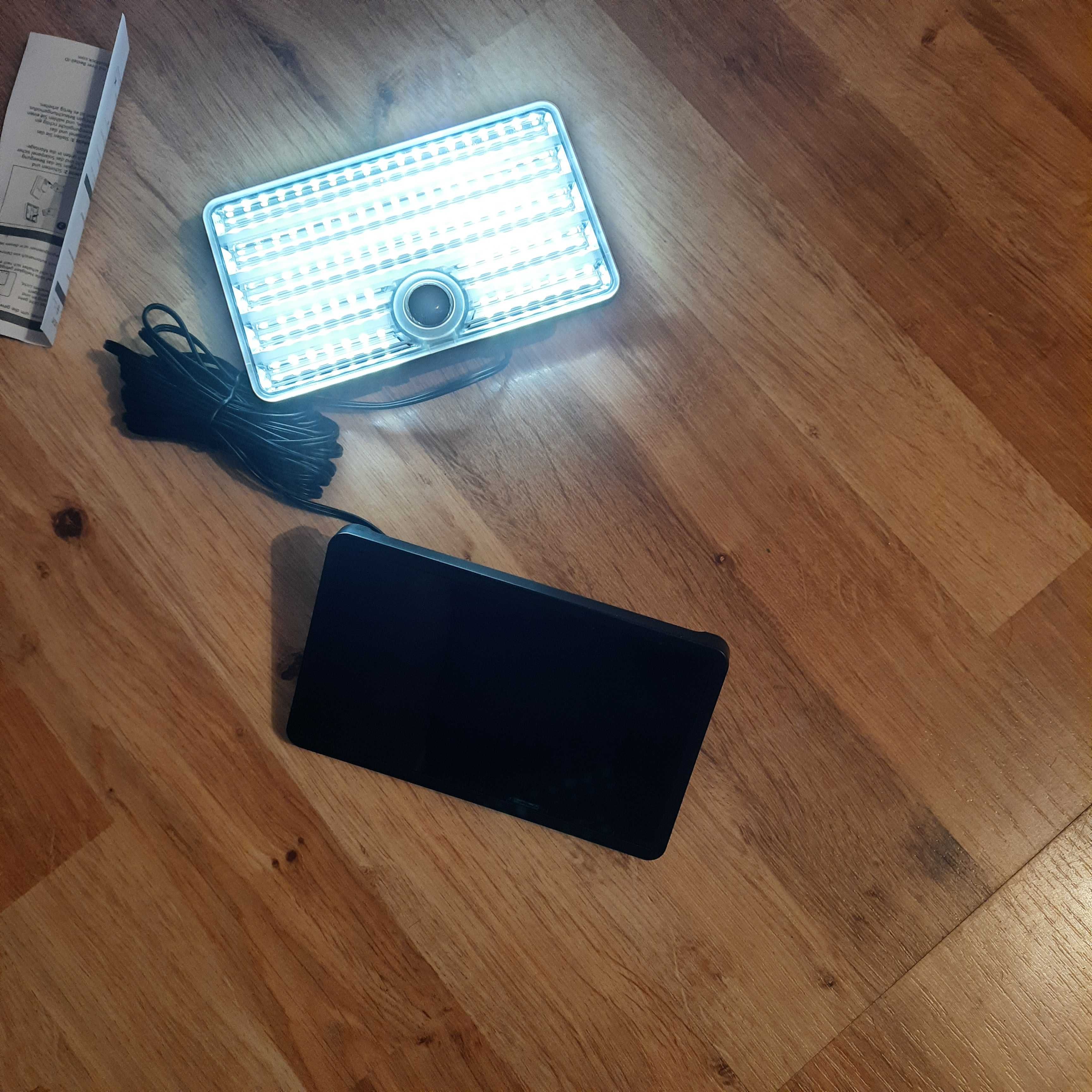 Lampa Led z panelem solarnym Wodoodporna Czujnik zmierzchu 2000LM