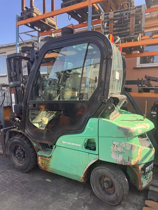 Wózek widłowy Mitsubishi FD25N, diesel, triplex, kabina