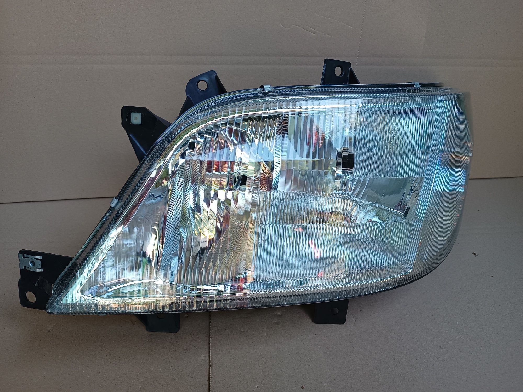 Mercedes Sprinter 2000-02 lampa lewa NOWA