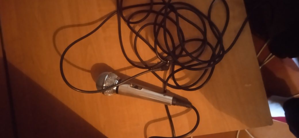 Микрофон LG, кабель 5 метров