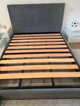 Cama de casal em estofo