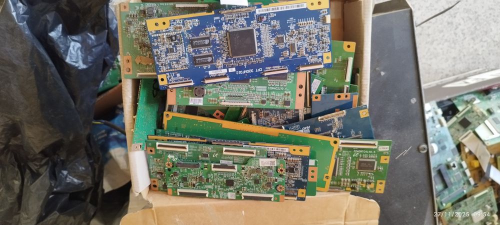 Placas lcd em segunda mão(recheio de oficina)