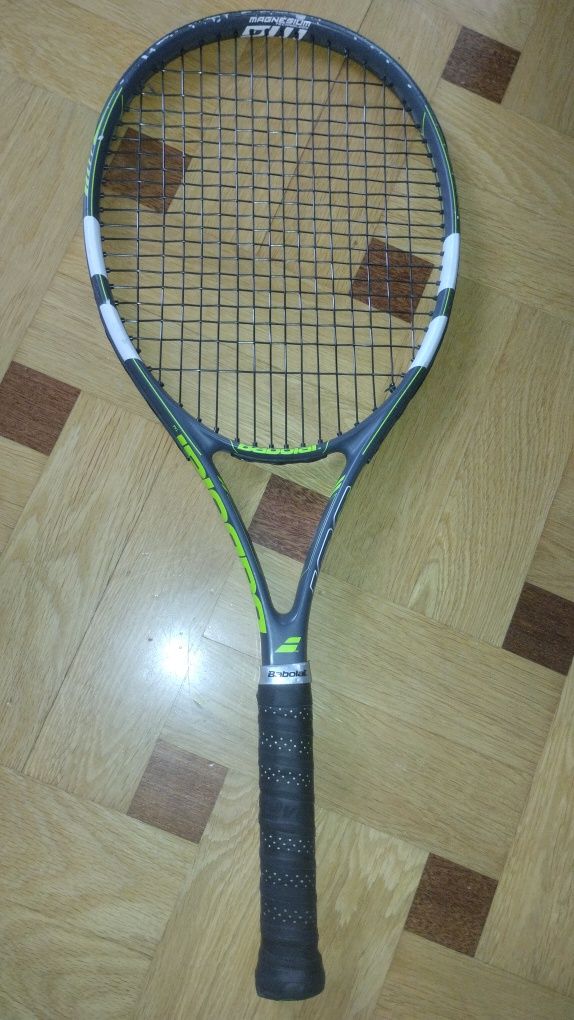 Продам теннисную ракетку babolat evoke 102