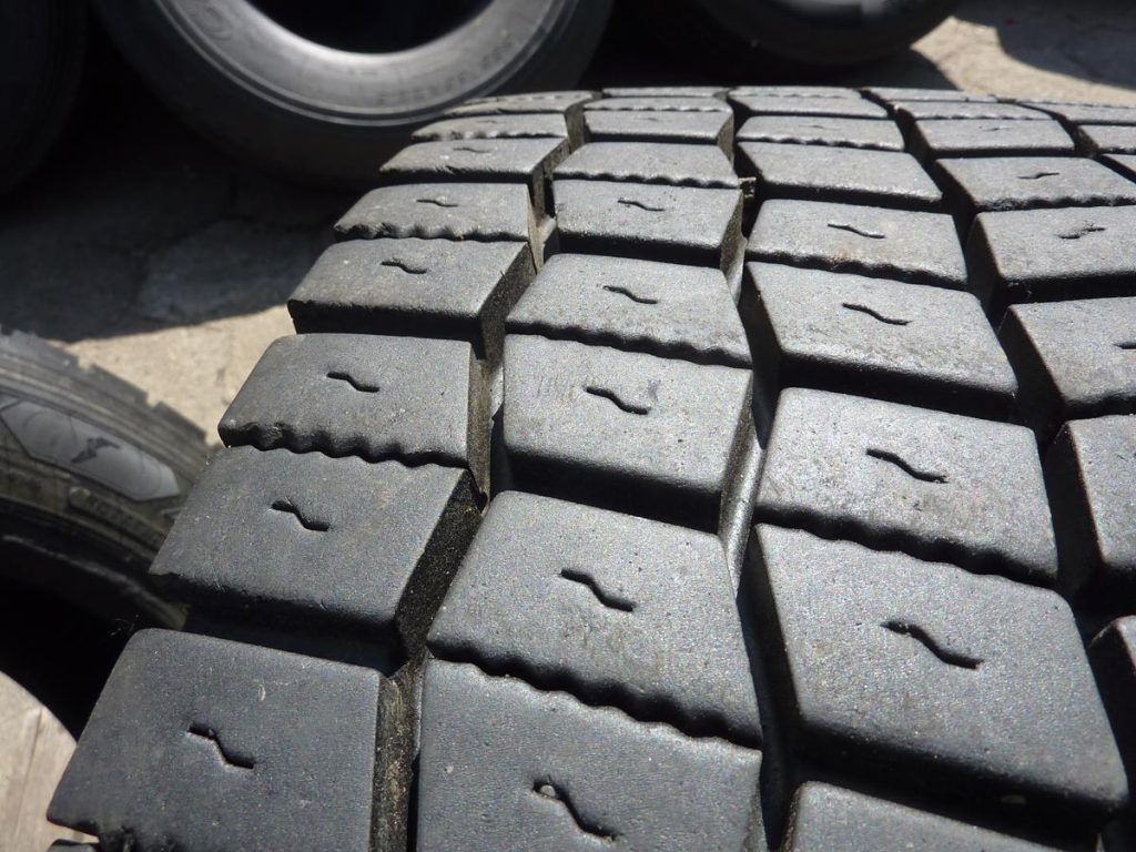 Opona używana ciężarowa 295/60R22.5 HANKOOK DH 31 700zł C2065