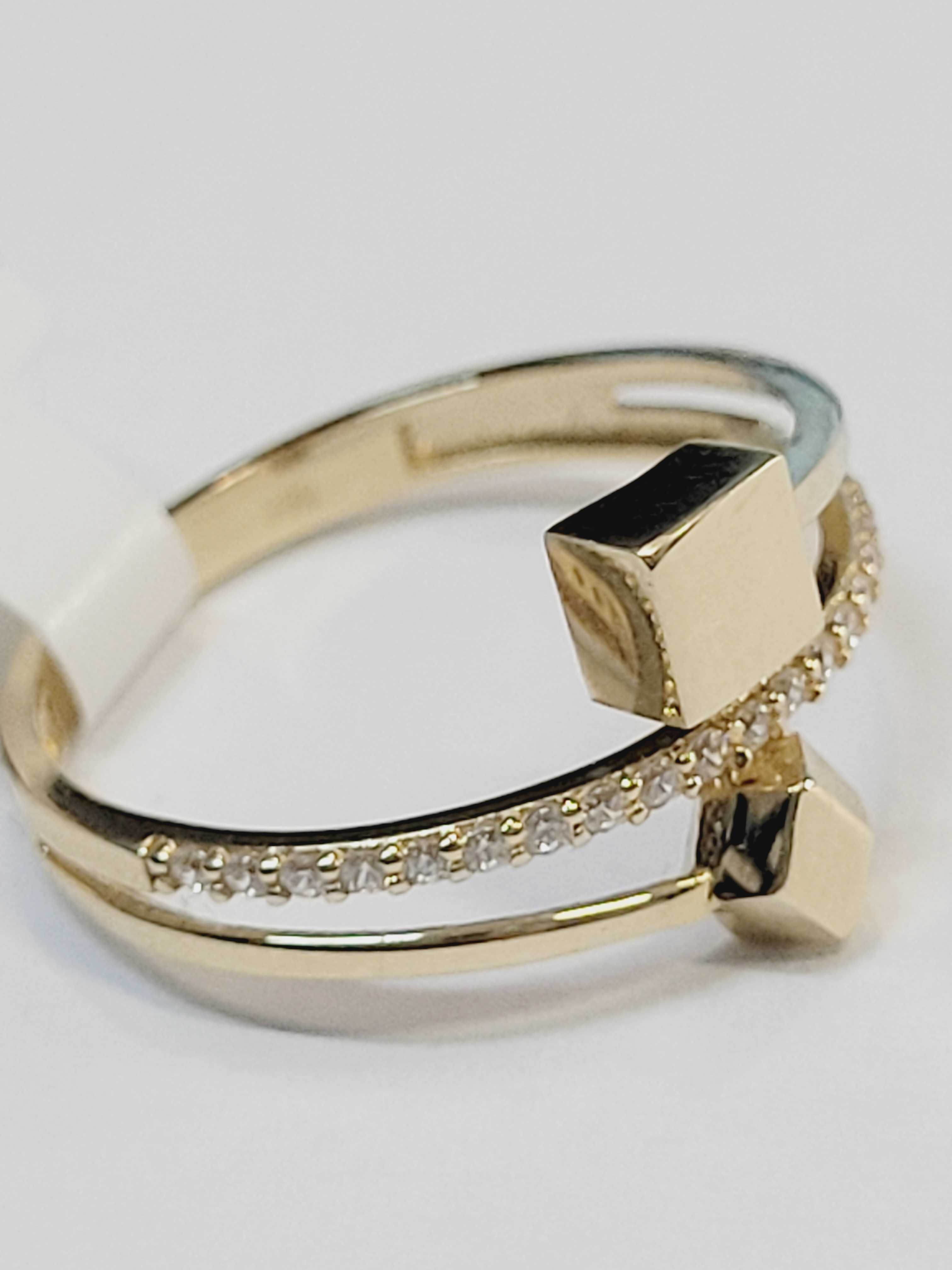 Złoty pierścionek z kwadracikami nowy  SKLEP