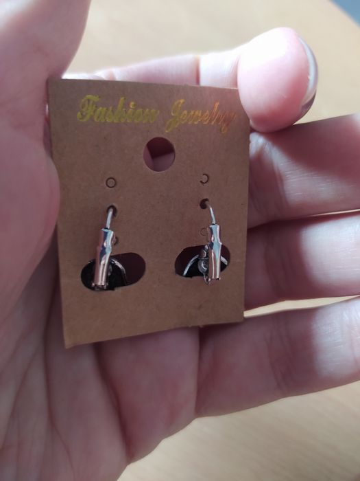 Brincos prateados e pretos estilo vintage NOVO