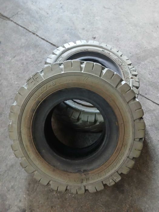Opony pełne Solideal Xtreme 18x7-8 do wózka widłowego