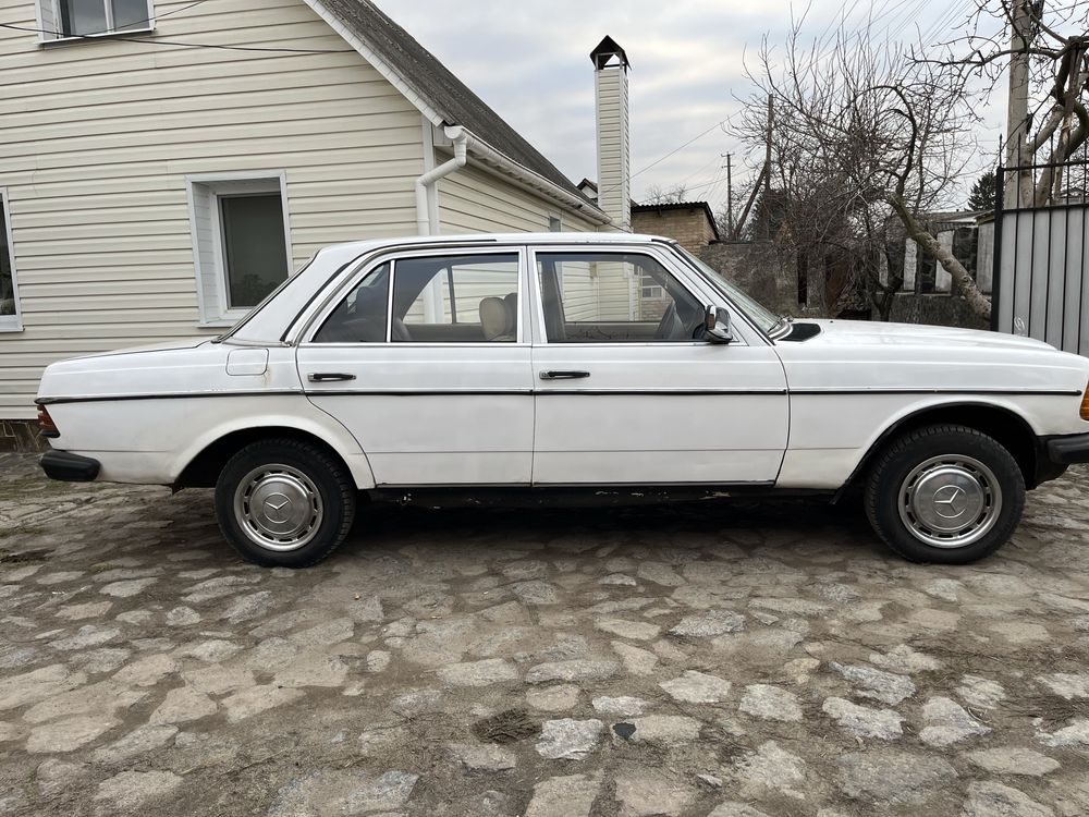 Mercedes Benz W123 2.4D OM616