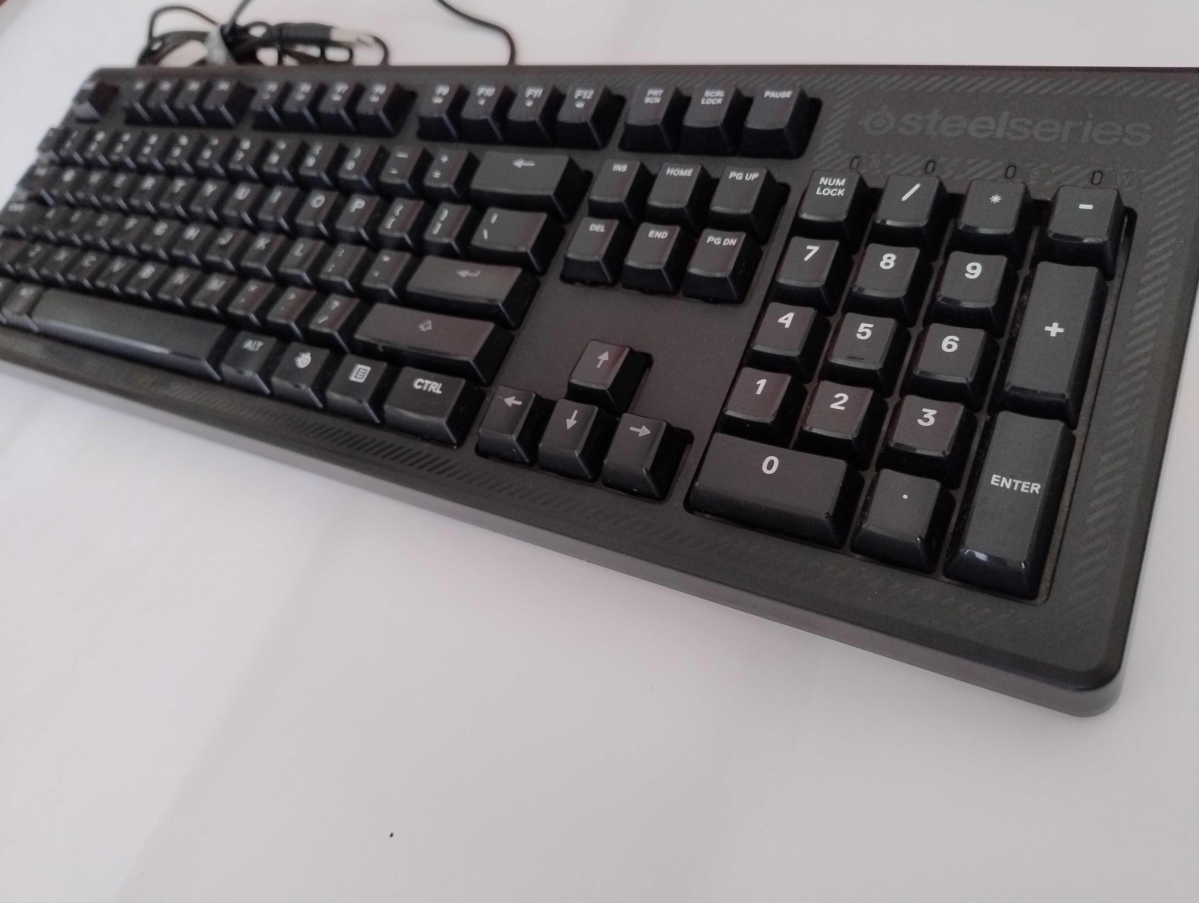 Klawiatura przewodowa SteelSeries Apex 100