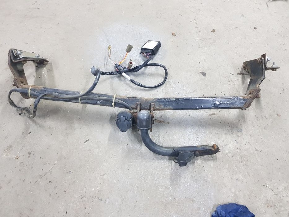 Оригінальний фаркоп Nissan Qashqai J11 з зйомним гаком