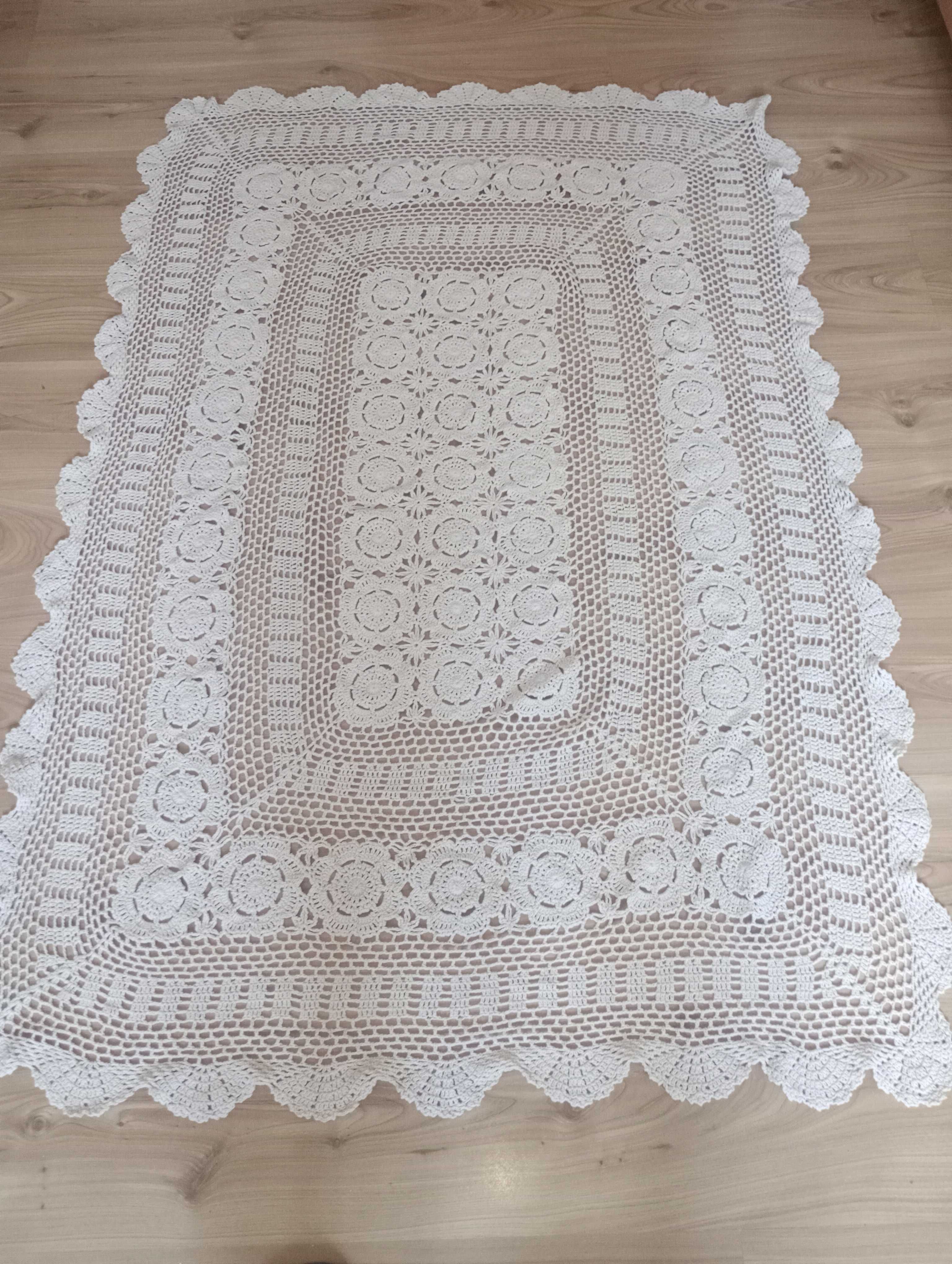 Obrus, koronkowy