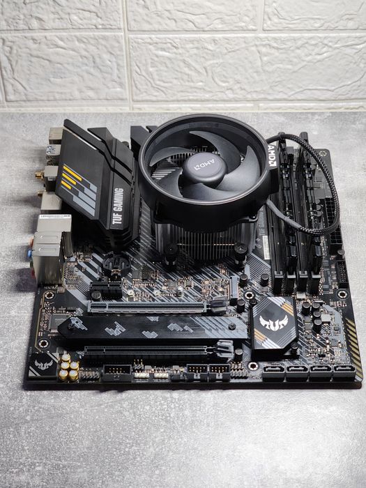 Asus tuf gaming b550m plus Wi-Fi II полный комплект с коробкой