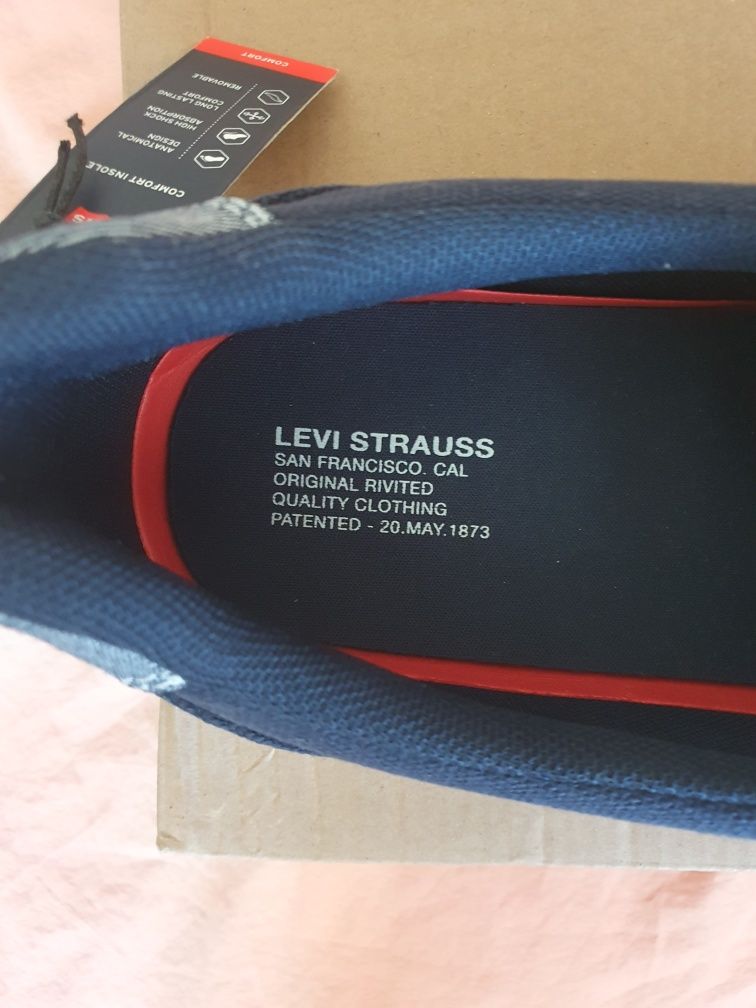 Слипони  Levi's  чоловічі.