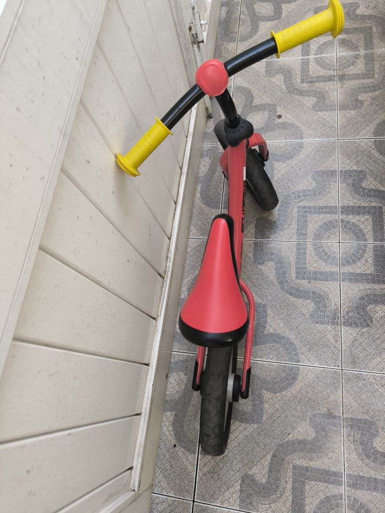 Bicicleta de equilíbrio e aceleração Chicco