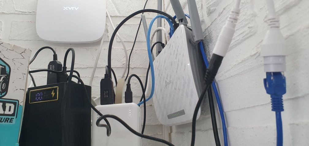 Кабель 12v і 9v  для роутера камери сігналізації