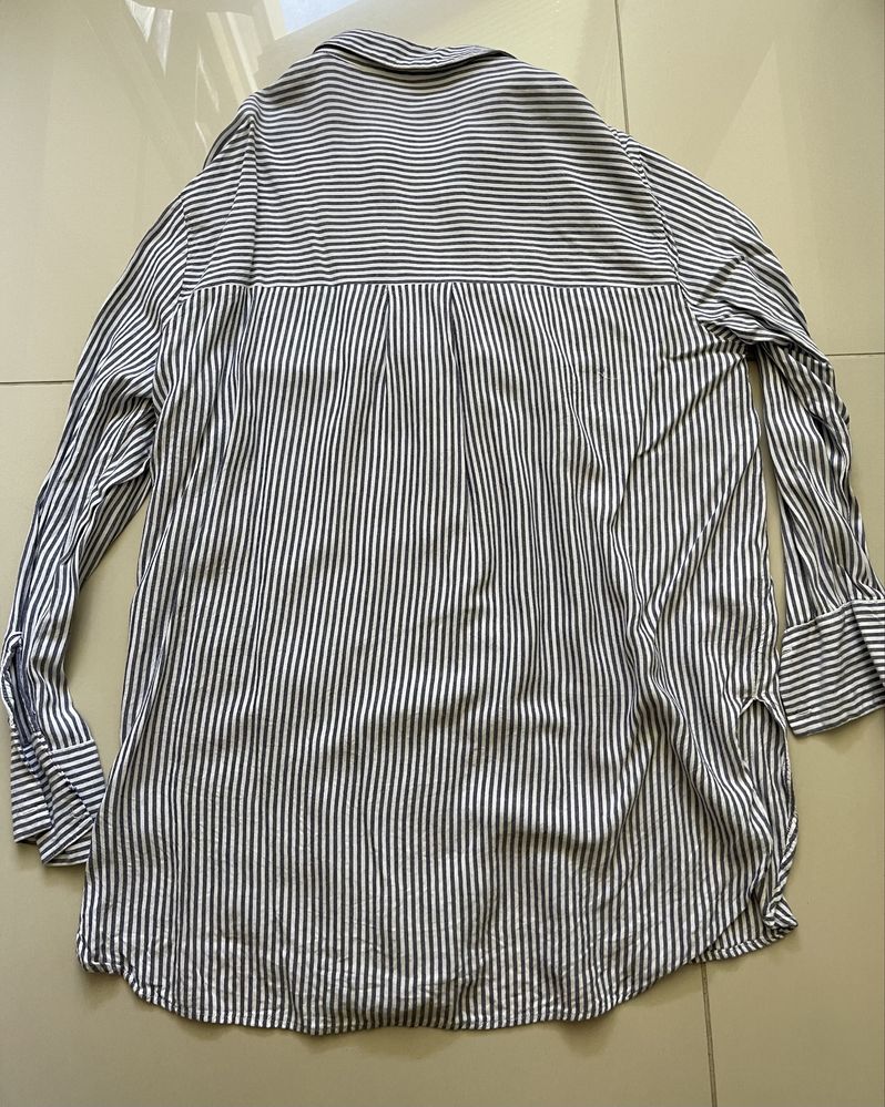 Koszula BERSHKA rozmiar S w paski biało-granatowa wiskoza
