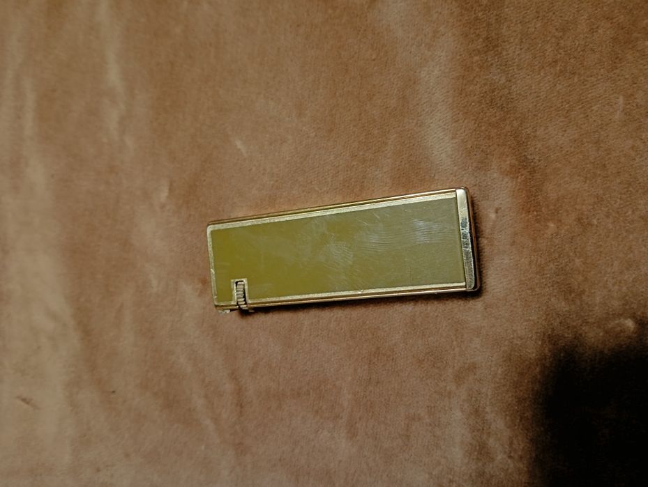 Зажигалка газовая винтажная.