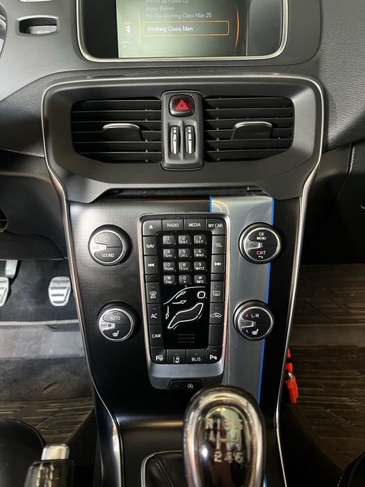 Volvo v40 d2 r-design