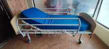 Cama articulada hospitalar