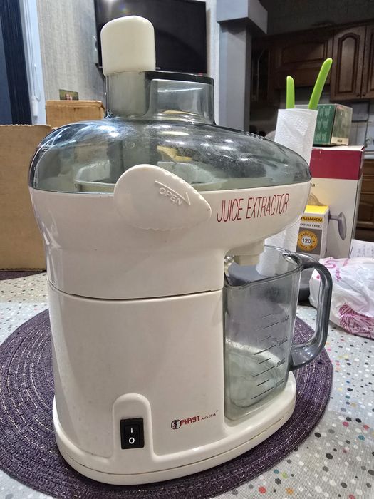 Соковитискач(Соковыжималка) для ягід, фруктів, овочів.