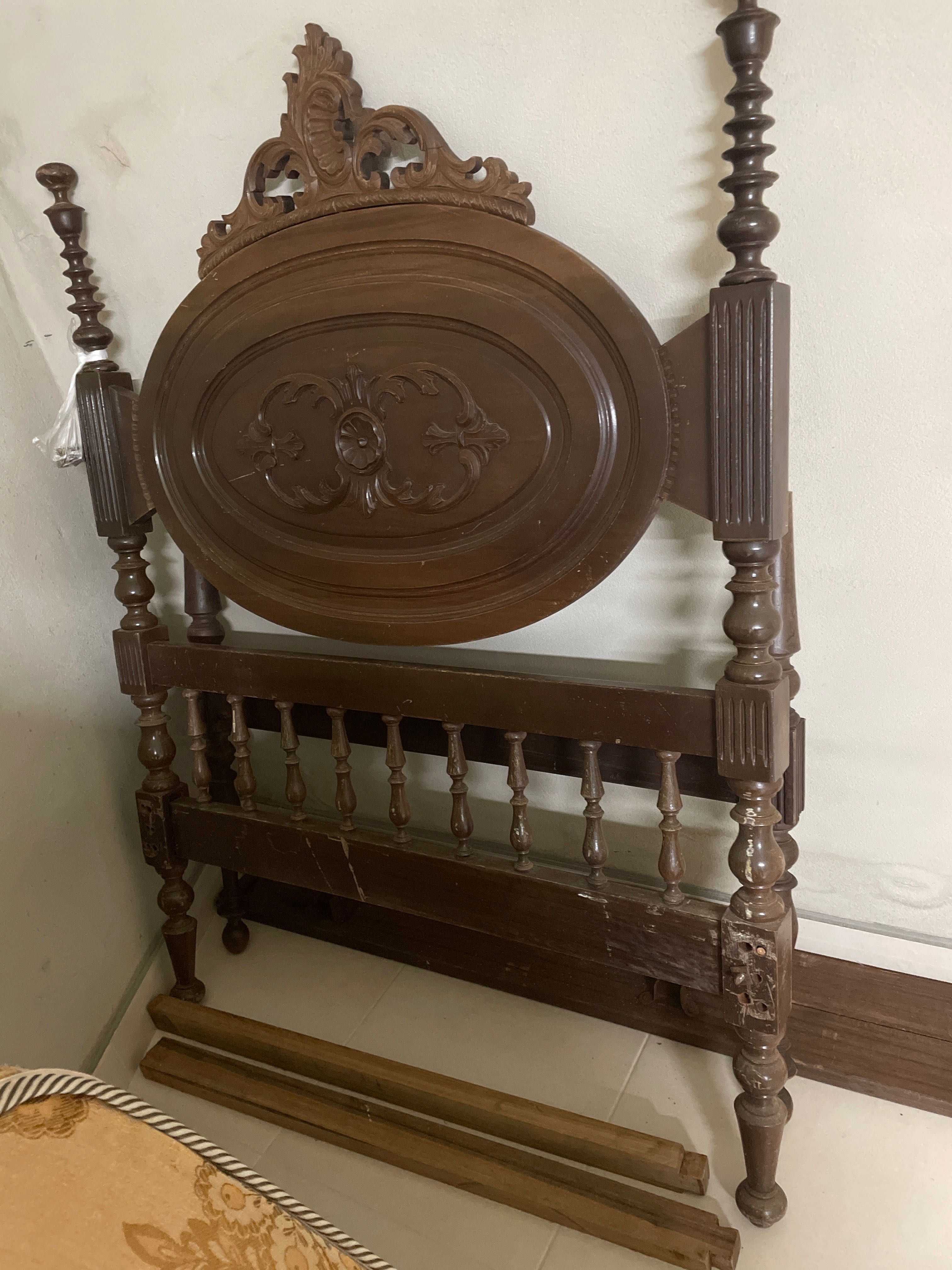 Cama solteiro mogno