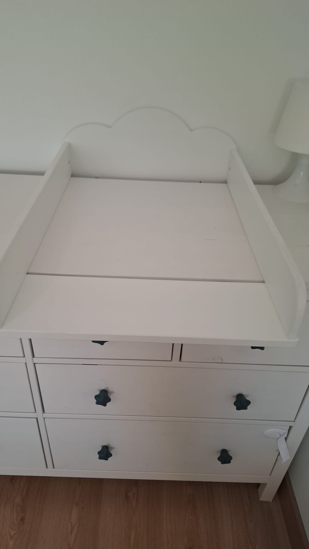 Cómoda HEMNES com trocador de fraldas