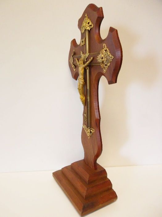 antigo crucifixo Art Nouveau Notre Dame de Lourdes-dourado
