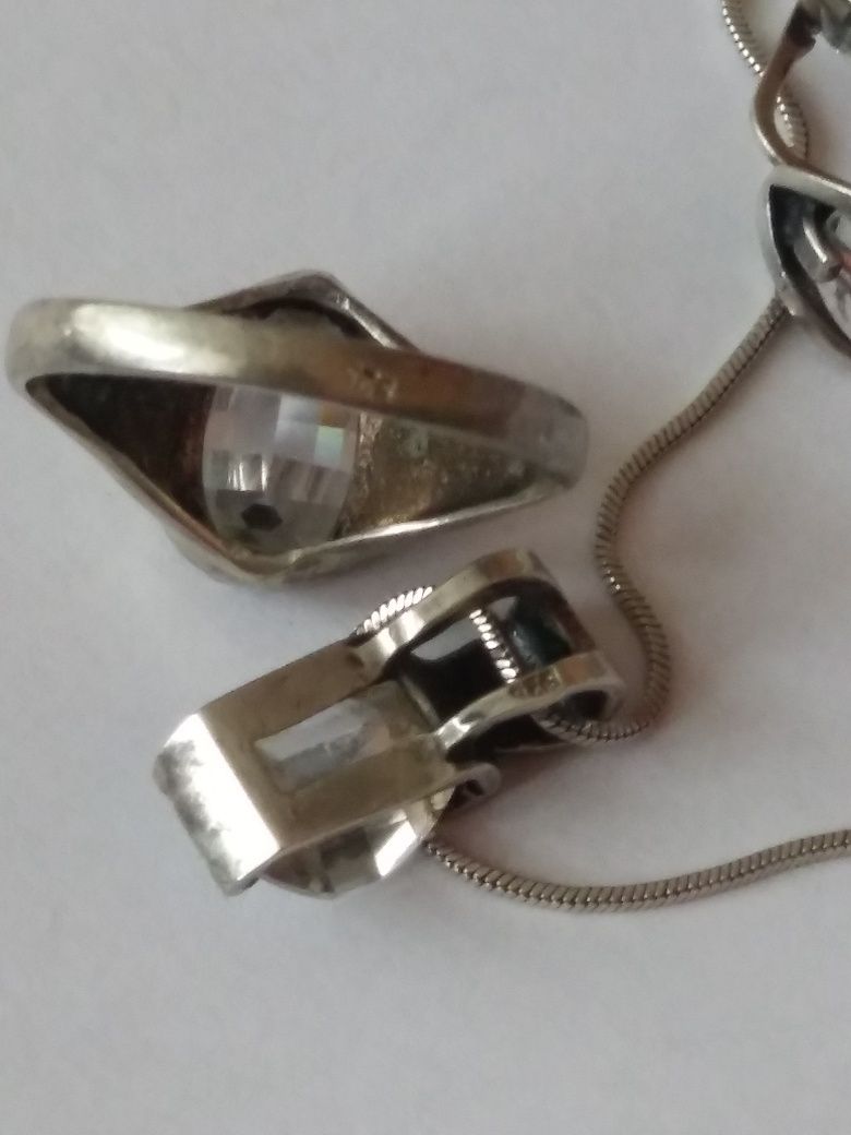Srebrny komplet cyrkonia srebro pierścionek kolczyki zawies