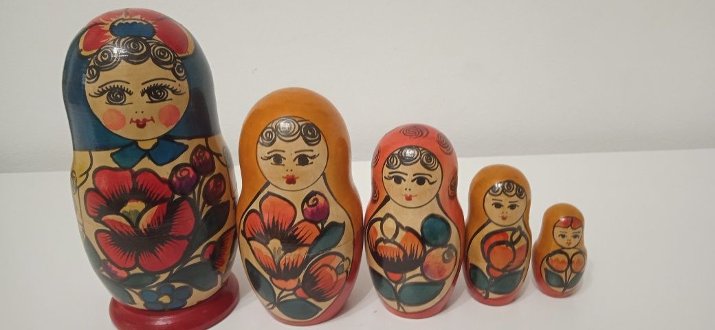 Bonecas de madeira