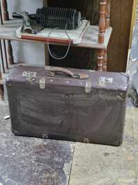 Duza stara walizka