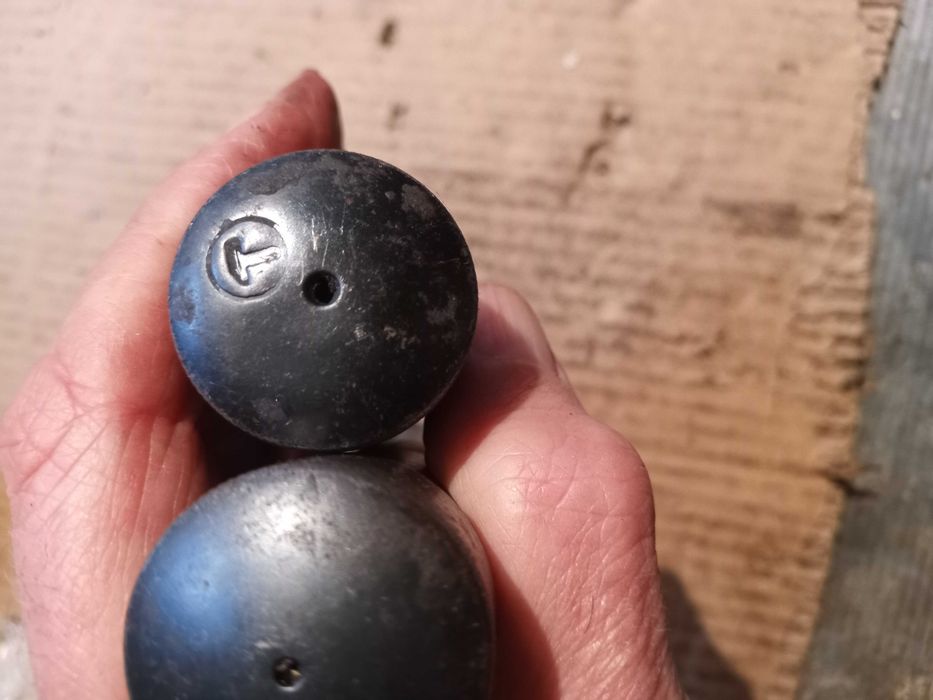 Шприц Иж-49, ободок  фары Иж-П, замок цепи.