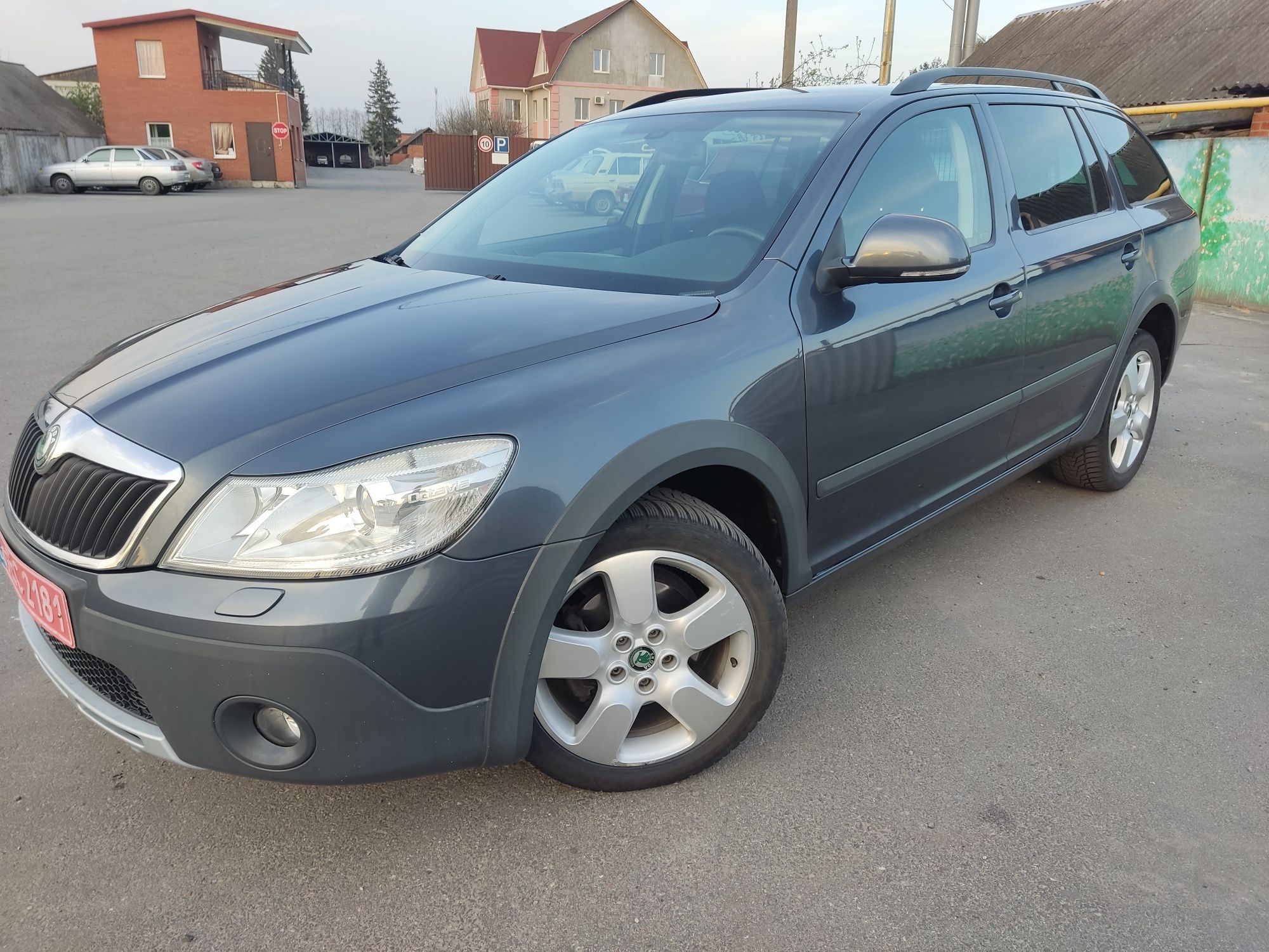 Свіжопригнаний Skoda Octavia Scout.