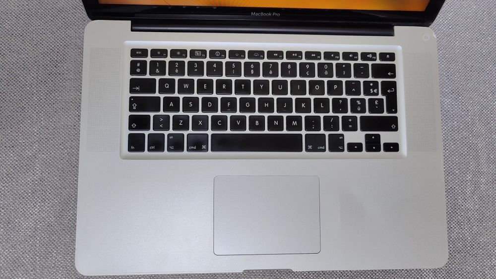 Эппл МакБук Про с зарядным Apple MacBook pro