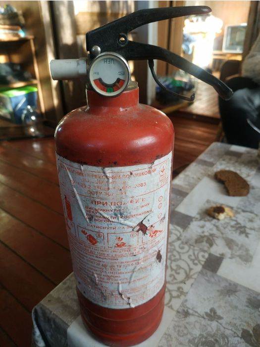 огнетушители ОУ-5 и ОУ-2 вогнегасник