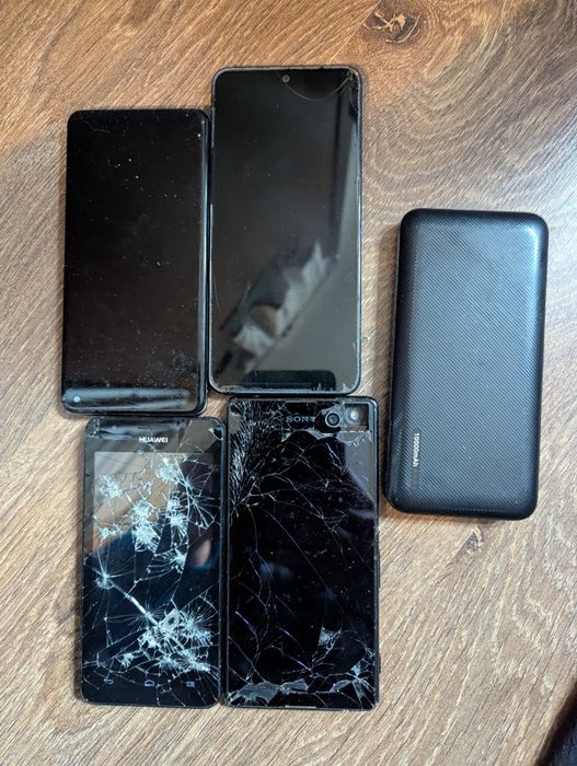 Elektronika telefony komórkowe - cena za zestaw.