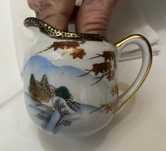 Leiteira antiga em porcelana fina oriental