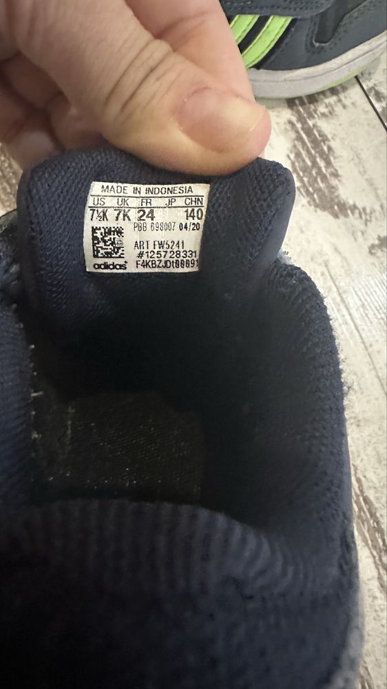 Кросівки adidas 24